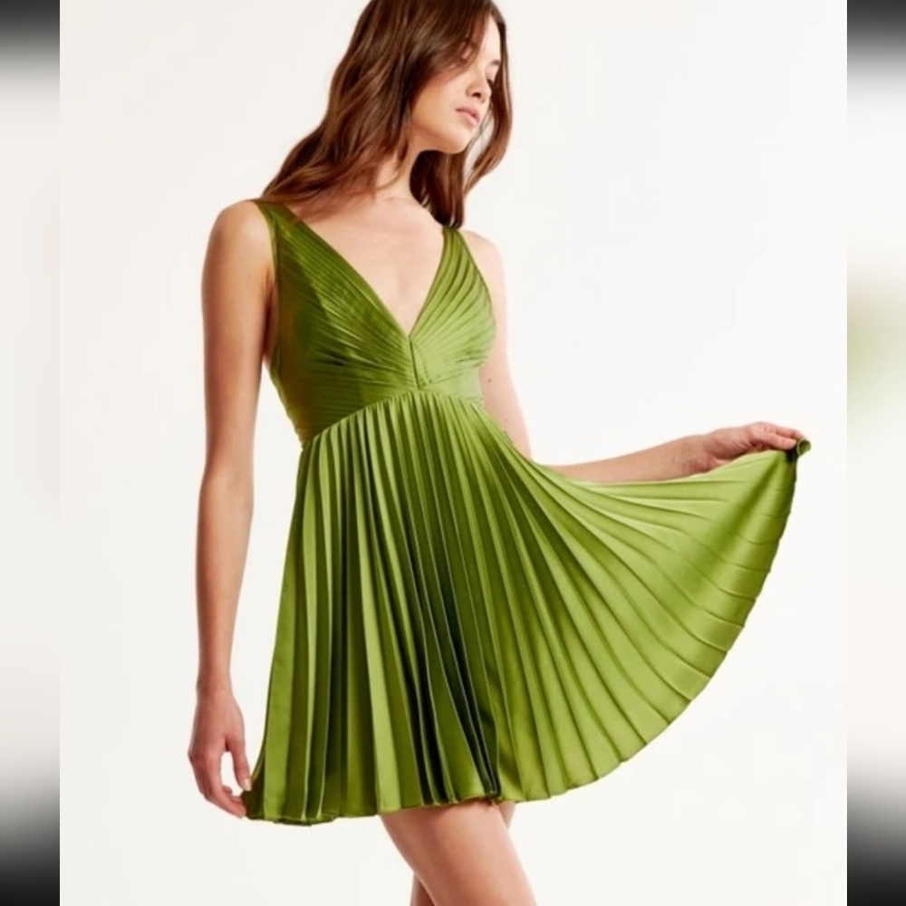 Abercrombie & Fitch Green Pleated Mini Dress Sweetheart Neckline